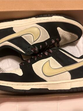Nike Dunks - Men's Black and Cream Low-Top Sneakers with Pale Yellow Accent